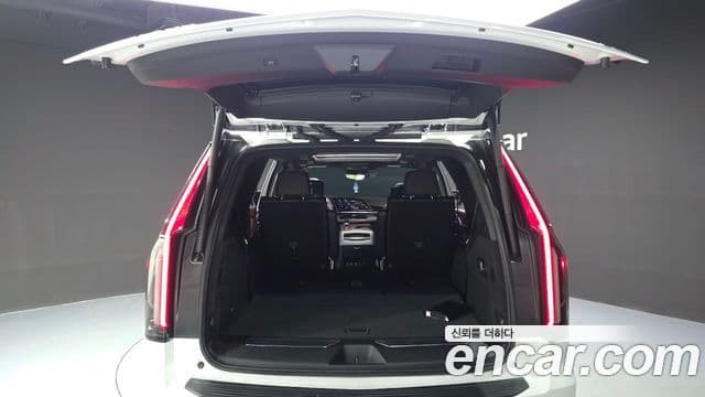 Cadillac Escalade 2023 — Photo 24/36