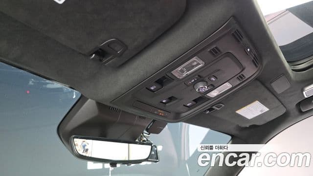 Cadillac Escalade 2023 — Photo 32/36