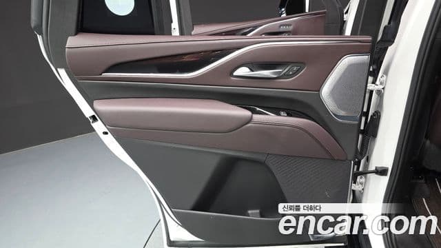 Cadillac Escalade 2023 — Photo 10/36