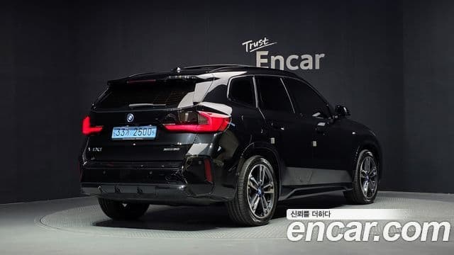 BMW iX1 2023 — ფოტო 27/35