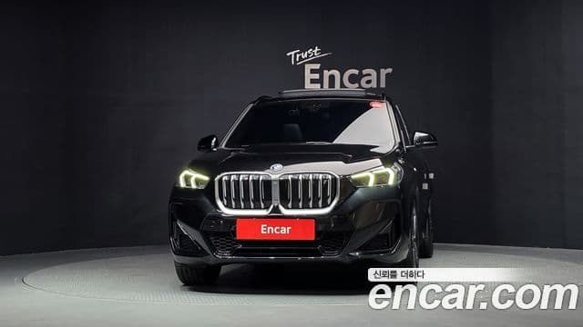 BMW iX1 2023 — ფოტო 32/35