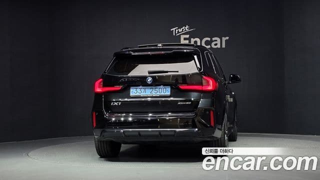 BMW iX1 2023 — ფოტო 29/35