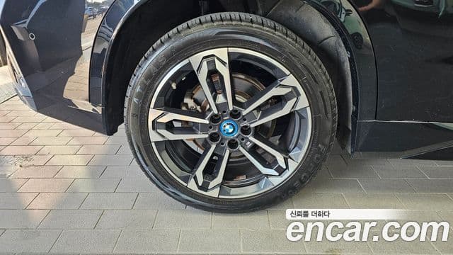 BMW iX1 2023 — ფოტო 26/35