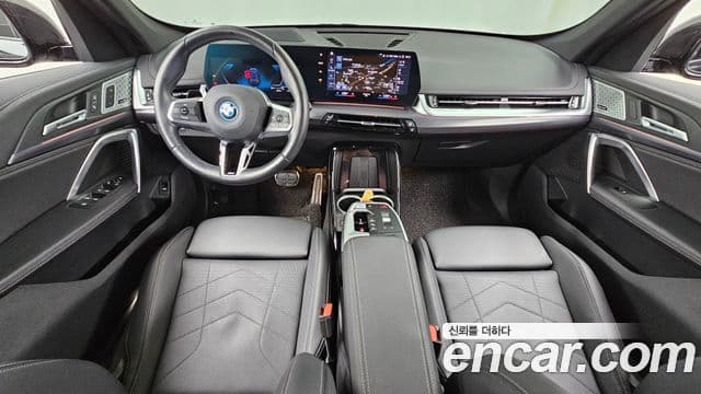 BMW iX1 2023 — ფოტო 18/35