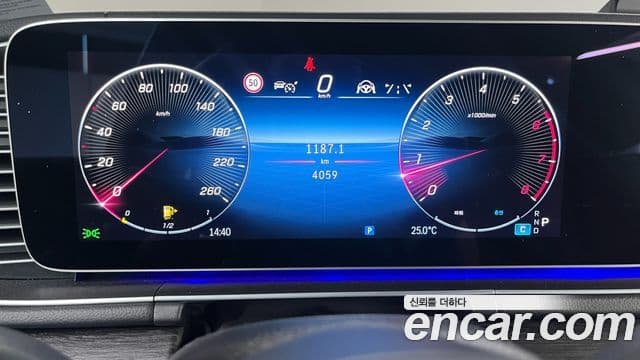 Mercedes-Benz GLS-Class 2025 — Photo 10/20
