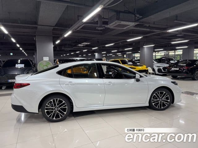 Toyota Camry 2026 — ფოტო 9/14