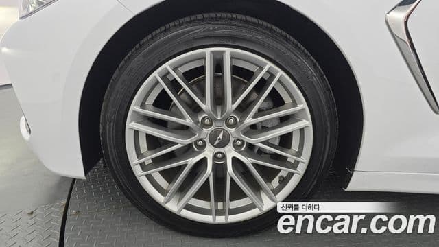 Genesis G70 2019 — Photo 17/30