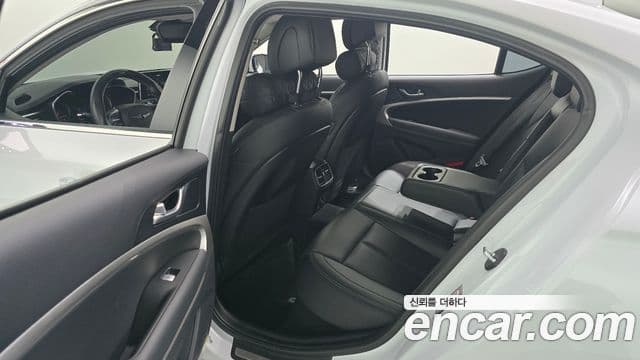 Genesis G70 2019 — Photo 15/30