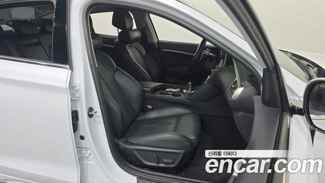 Genesis G70 2019 — Photo 21/30