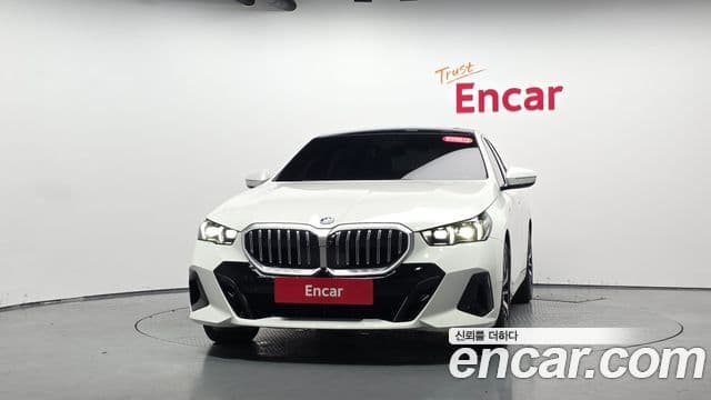 BMW 5 Series 2025 — Photo 29/32