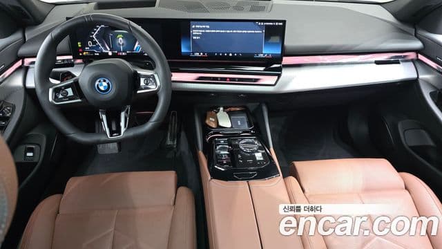 BMW 5 Series 2025 — Photo 23/32