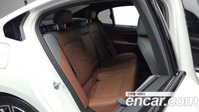 BMW 5 Series 2025 — Photo 16/32