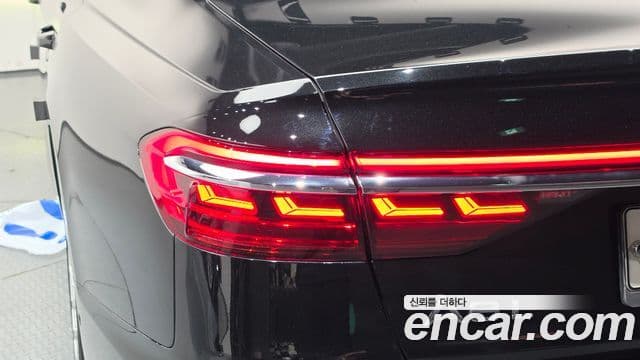 Audi A8 2020 — Şəkil 35/42