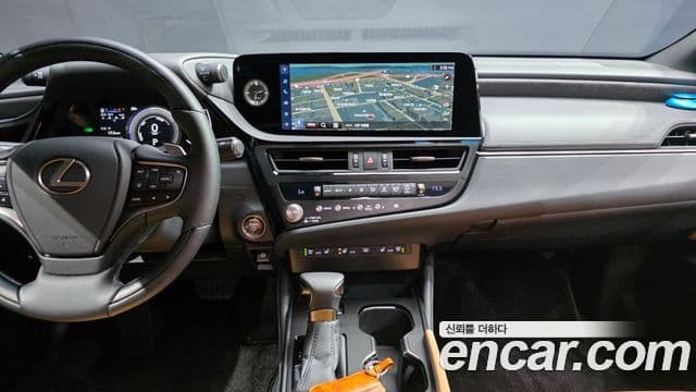 Lexus ES300h 2025 — ფოტო 16/33
