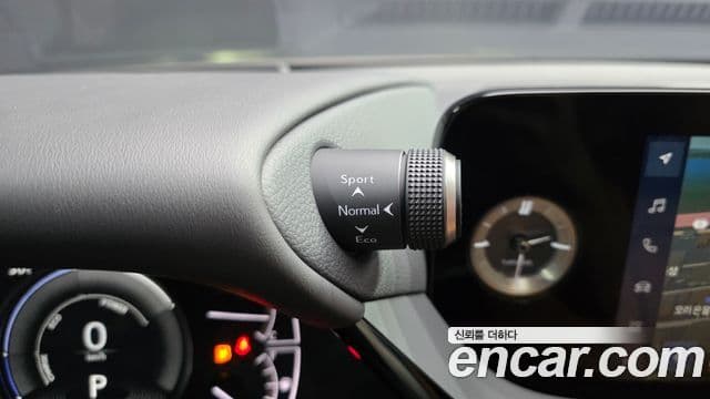 Lexus ES300h 2025 — ფოტო 31/33