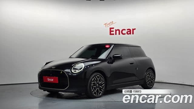 Mini Cooper Electric 2024 — ფოტო 8/31