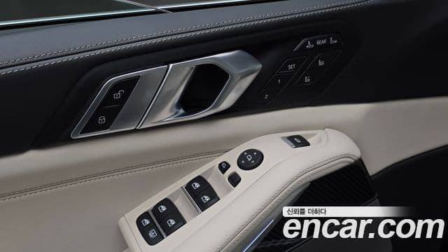 BMW X7 2025 — Photo 31/34