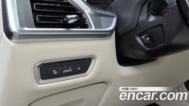 BMW X7 2025 — Photo 17/34
