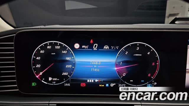 Mercedes-Benz GLE-Class 2023 — Photo 18/38