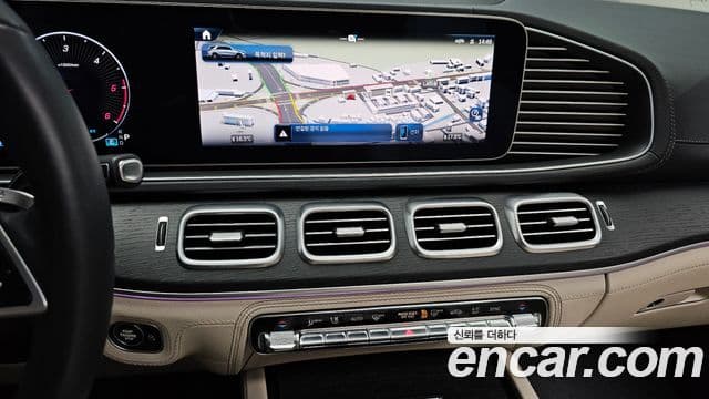 Mercedes-Benz GLE-Class 2023 — Photo 29/38