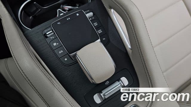 Mercedes-Benz GLE-Class 2023 — Photo 16/38
