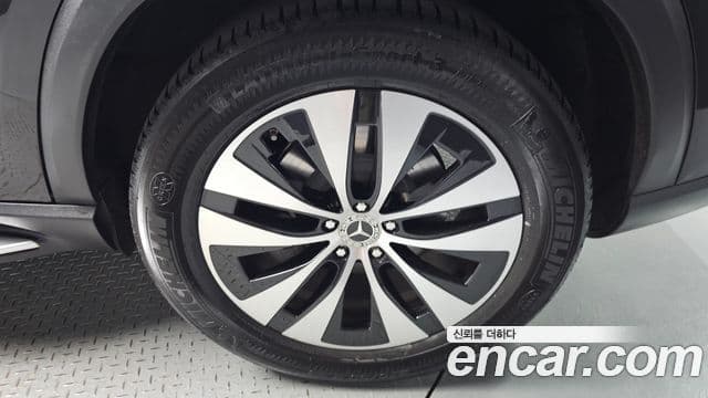Mercedes-Benz GLE-Class 2023 — Photo 33/38
