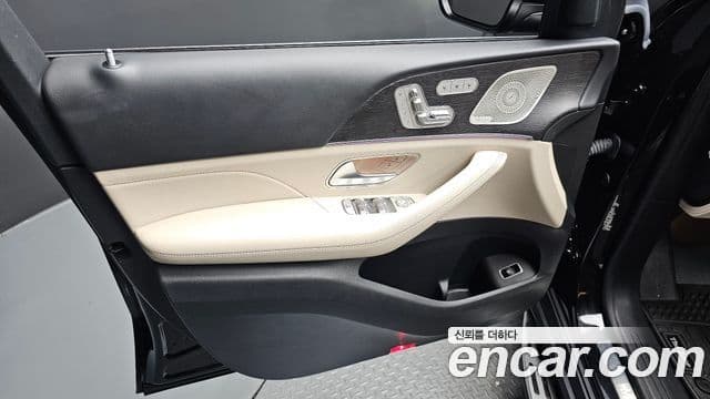 Mercedes-Benz GLE-Class 2023 — Photo 25/38
