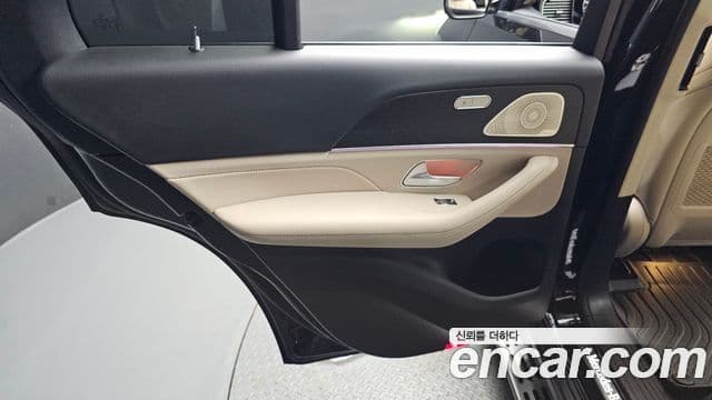 Mercedes-Benz GLE-Class 2023 — Photo 19/38