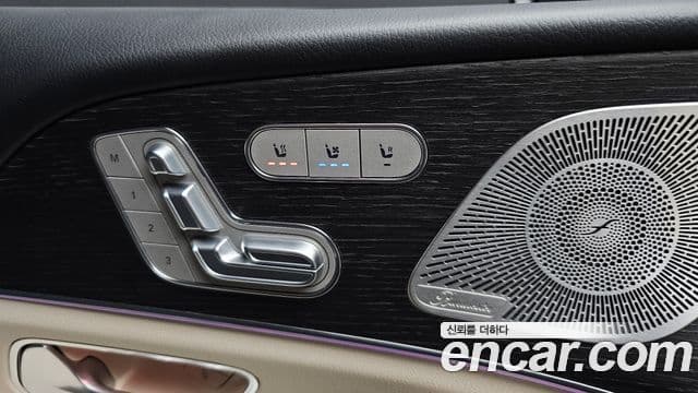 Mercedes-Benz GLE-Class 2023 — Photo 22/38