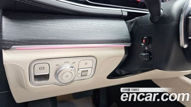 Mercedes-Benz GLE-Class 2023 — Photo 37/38