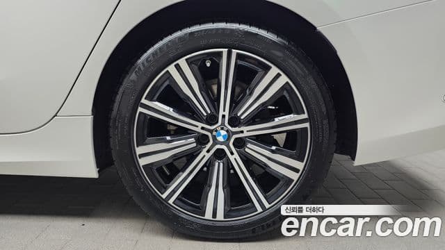 BMW 3 Series 2025 — Photo 5/37