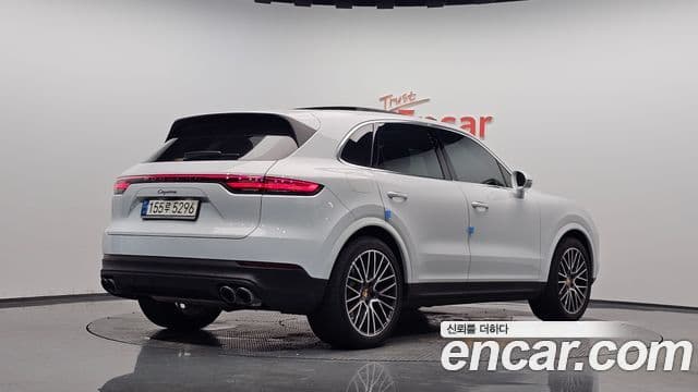Porsche Cayenne 2022 — Photo 9/34