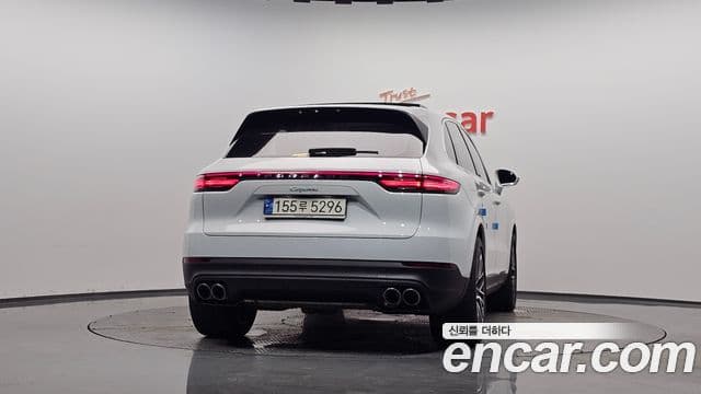 Porsche Cayenne 2022 — Photo 19/34