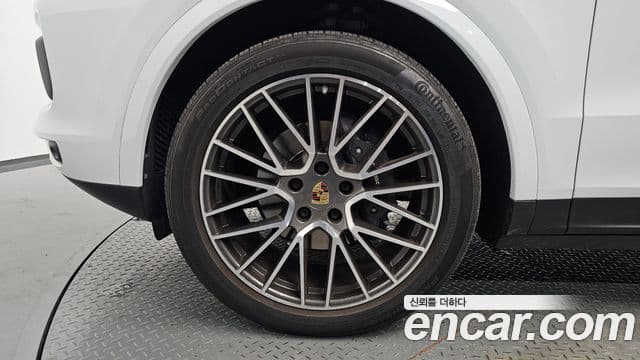 Porsche Cayenne 2022 — Photo 26/34
