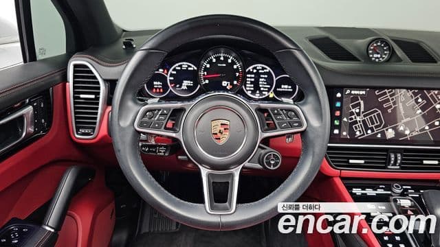 Porsche Cayenne 2022 — Photo 17/34
