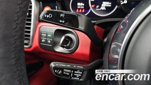 Porsche Cayenne 2022 — Photo 13/34