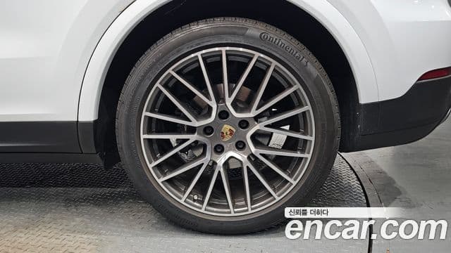 Porsche Cayenne 2022 — Photo 32/34
