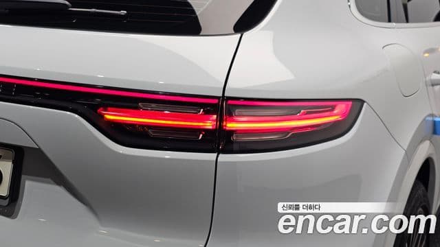 Porsche Cayenne 2022 — Photo 21/34
