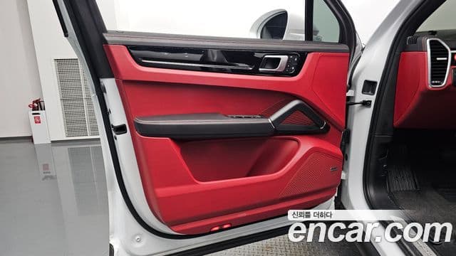 Porsche Cayenne 2022 — Photo 34/34