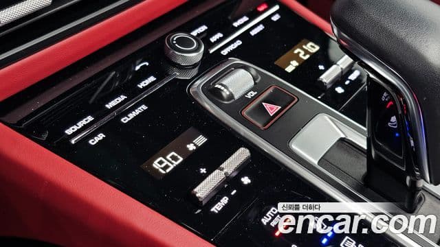 Porsche Cayenne 2022 — Photo 4/34