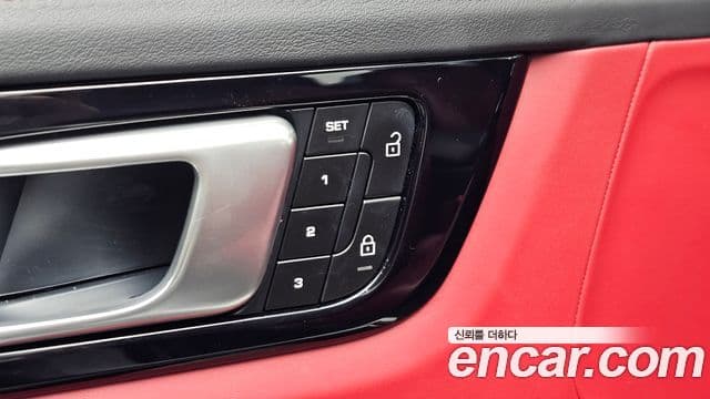 Porsche Cayenne 2022 — Photo 8/34