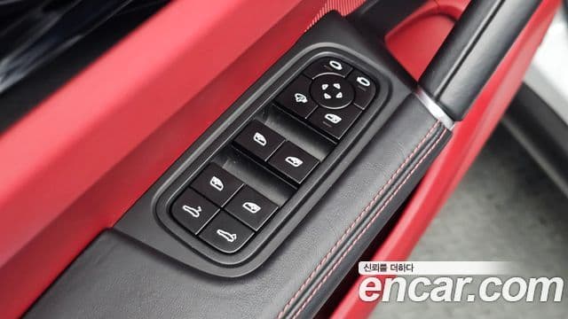 Porsche Cayenne 2022 — Photo 33/34