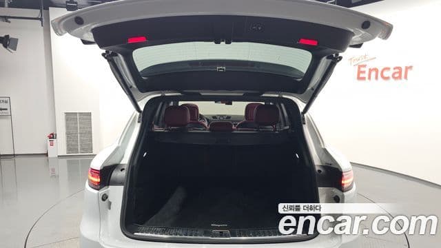 Porsche Cayenne 2022 — Photo 6/34