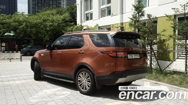 Land Rover Discovery 5 2019 — Photo 3/10