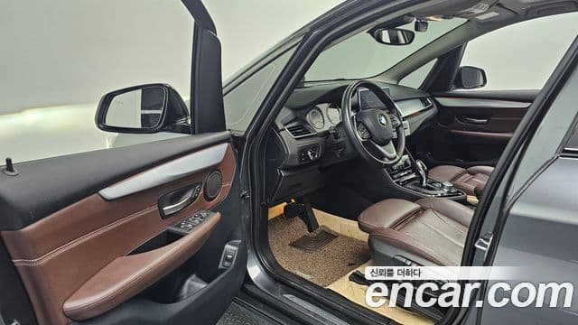 BMW 2 Series Active Tourer 2021 — Фото 10/20