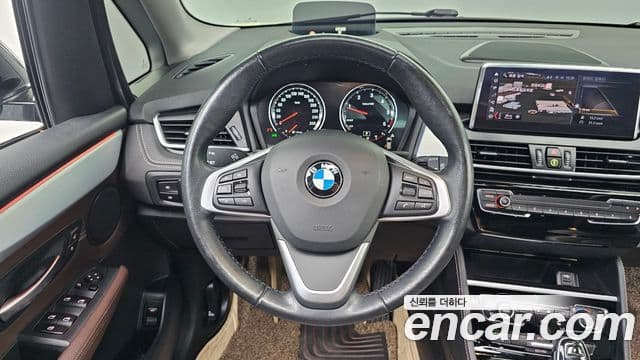 BMW 2 Series Active Tourer 2021 — Фото 13/20