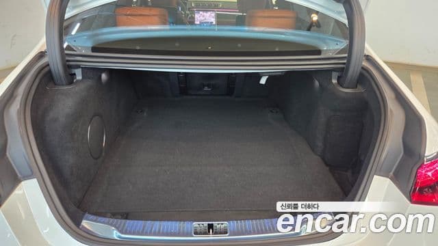 Mercedes-Benz S-Class 2025 — Photo 18/20