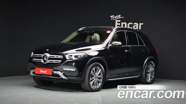 Mercedes-Benz GLE-Class 2023 — Photo 9/32