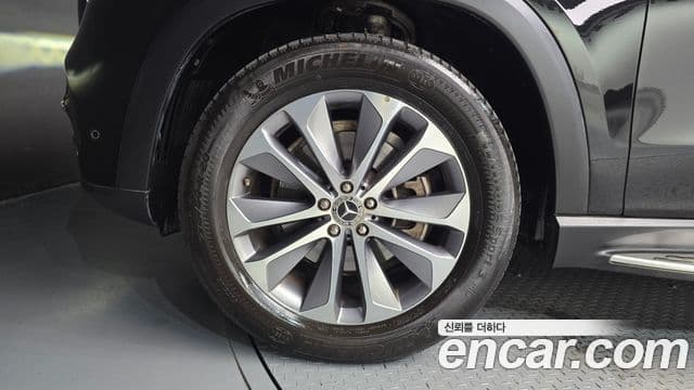 Mercedes-Benz GLE-Class 2023 — Photo 28/32