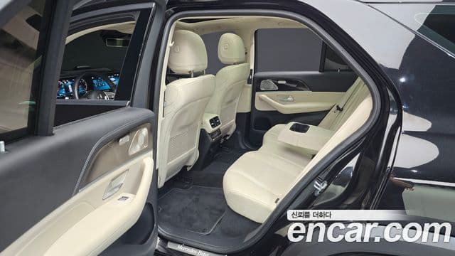 Mercedes-Benz GLE-Class 2023 — Photo 6/32